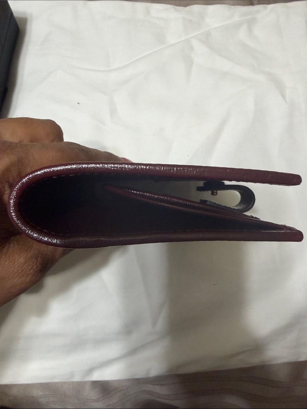 Gucci Beige GG Monogram Passport Cover with Burgundy Leather Trim - Picture 4 of 5